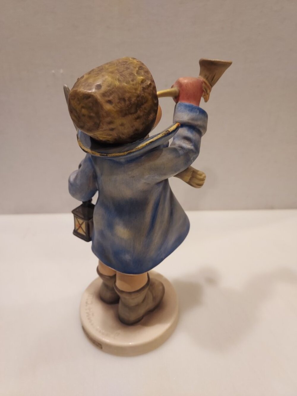 Hummel Figurine "HEAR YE, HEAR YE" ~ 7 1/2" Tall ~ - Picture 5 of 9